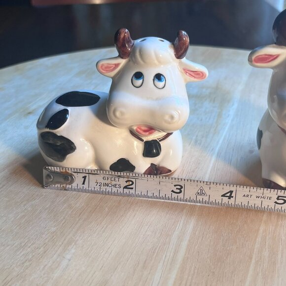 (VC) Vintage. Collectible. Kitchen. Cows. Salt & Pepper - Picture 9 of 10